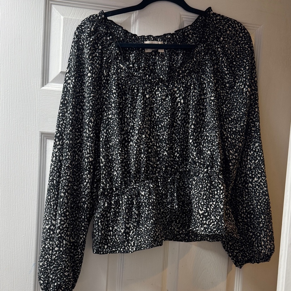 Universal Thread Black and White peplum Patterned Blouse